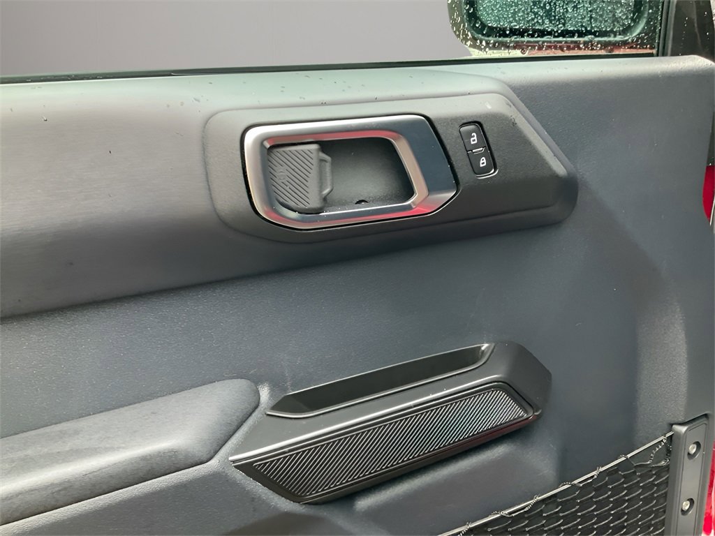 Used 2025 Ford Bronco Badlands image 17