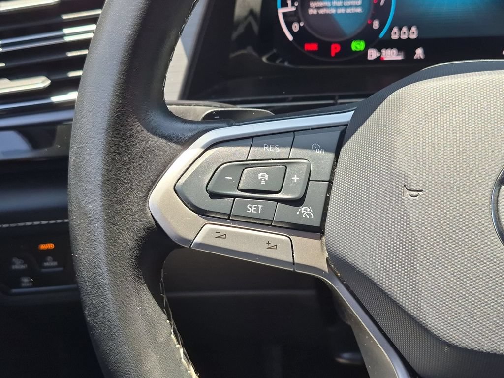 Used 2025 Volkswagen Atlas Cross Sport SE FWD image 21