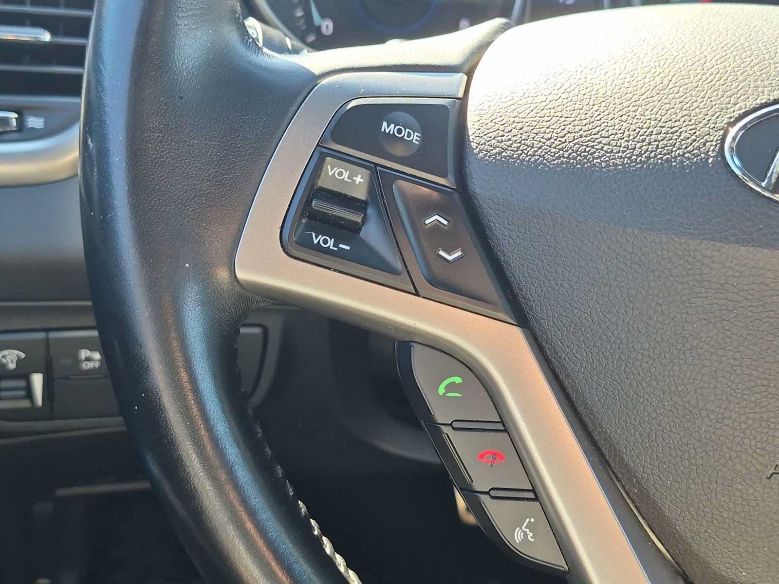 Used 2016 Hyundai Veloster w/ Option Group 03 FWD image 21