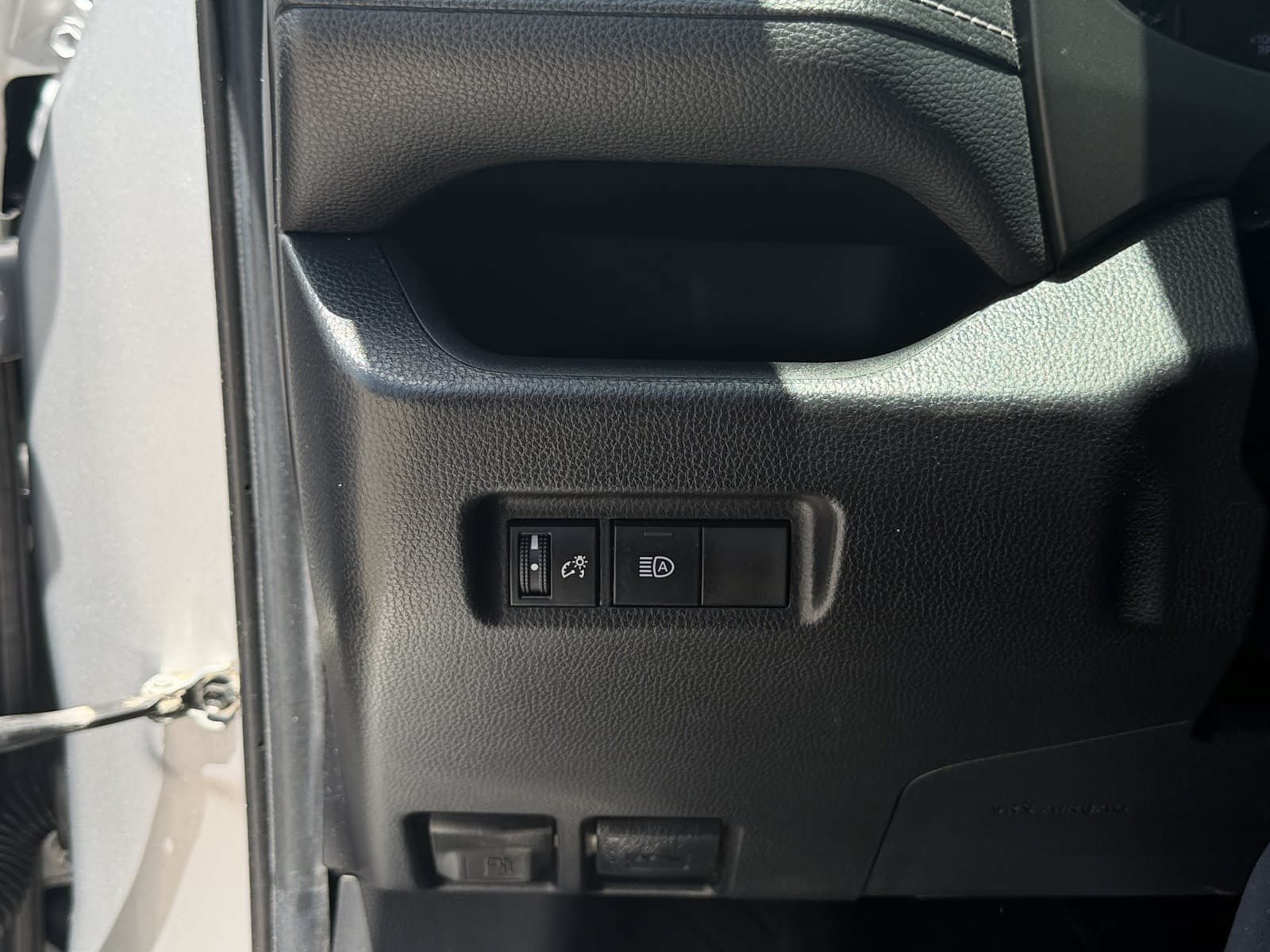 Used 2019 Toyota RAV4 LE FWD image 23