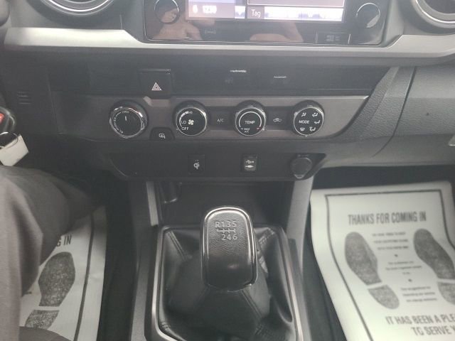 Used 2017 Toyota Tacoma TRD Off-Road image 12