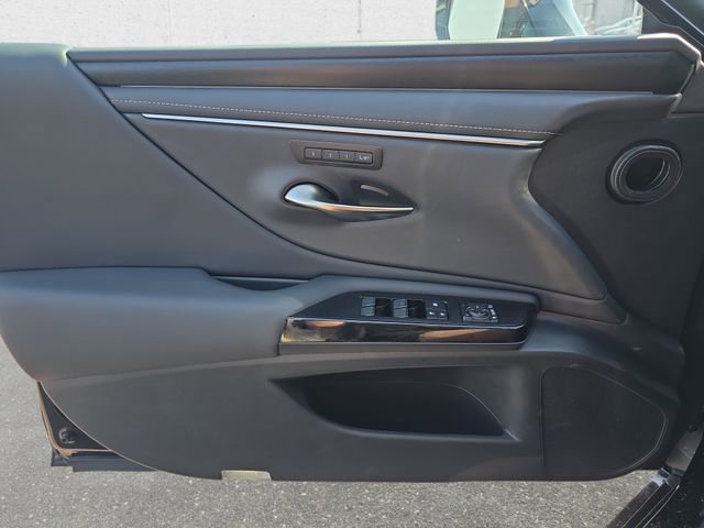 Certified 2025 Lexus ES 300h w/ Premium Package image 26