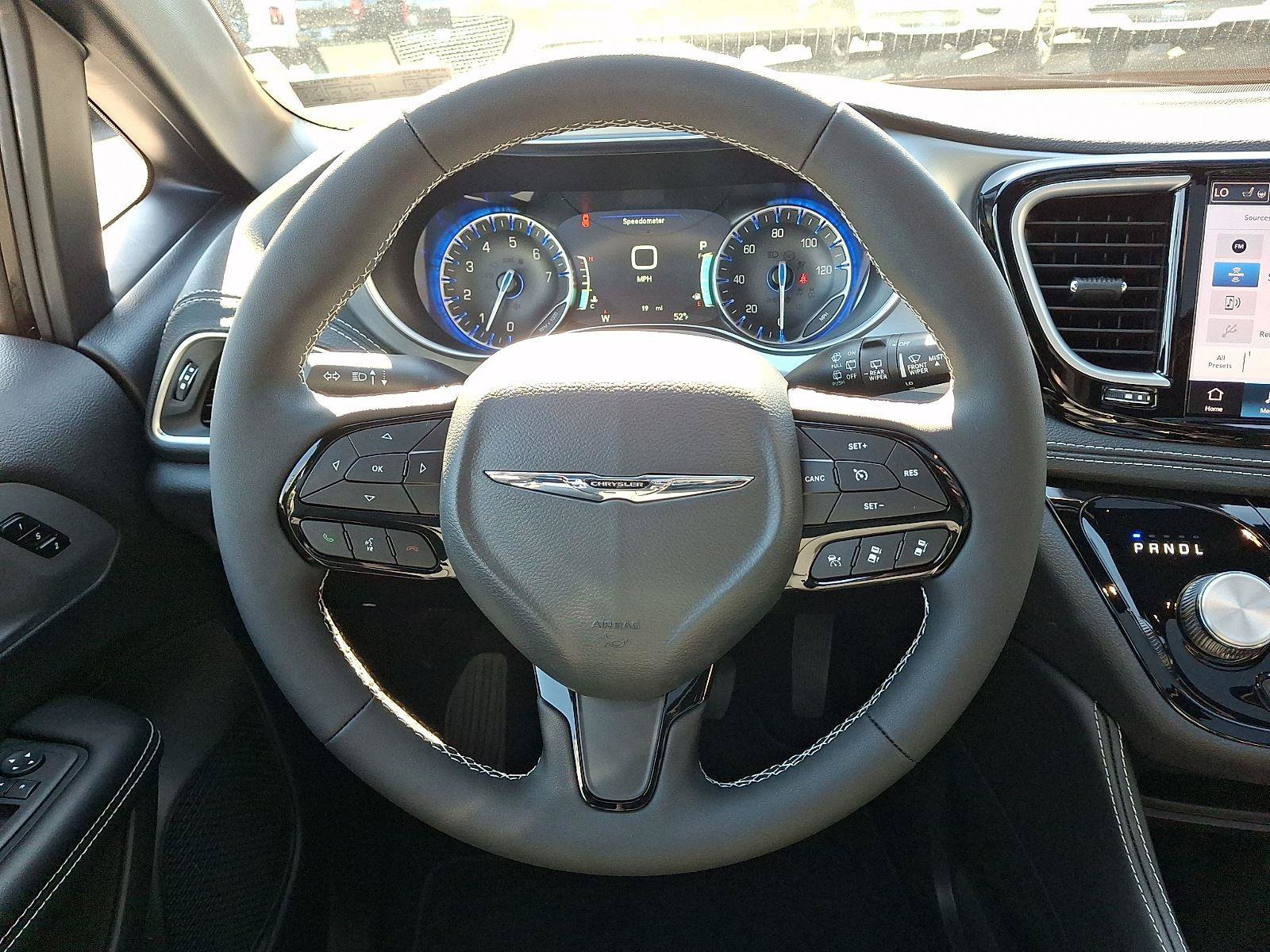 New 2026 Chrysler Pacifica Limited w/ S Appearance Package AWD/4WD image 16
