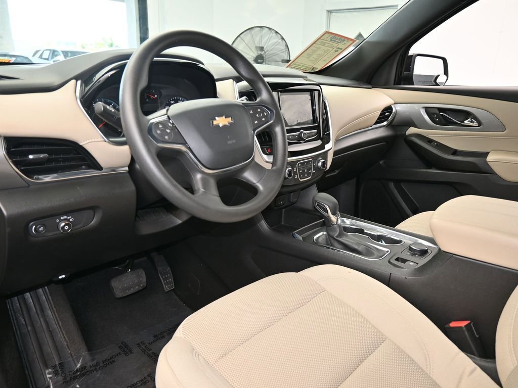 Used 2023 Chevrolet Traverse LS image 12