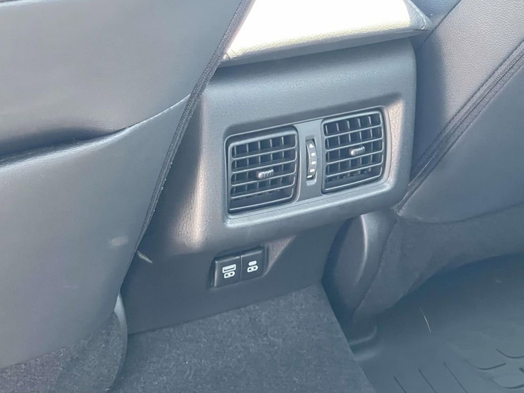 Used 2025 Toyota Camry XLE w/ Premium Plus Package image 9