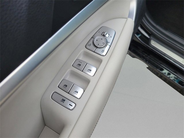 Used 2024 Genesis G70 2.5T image 13