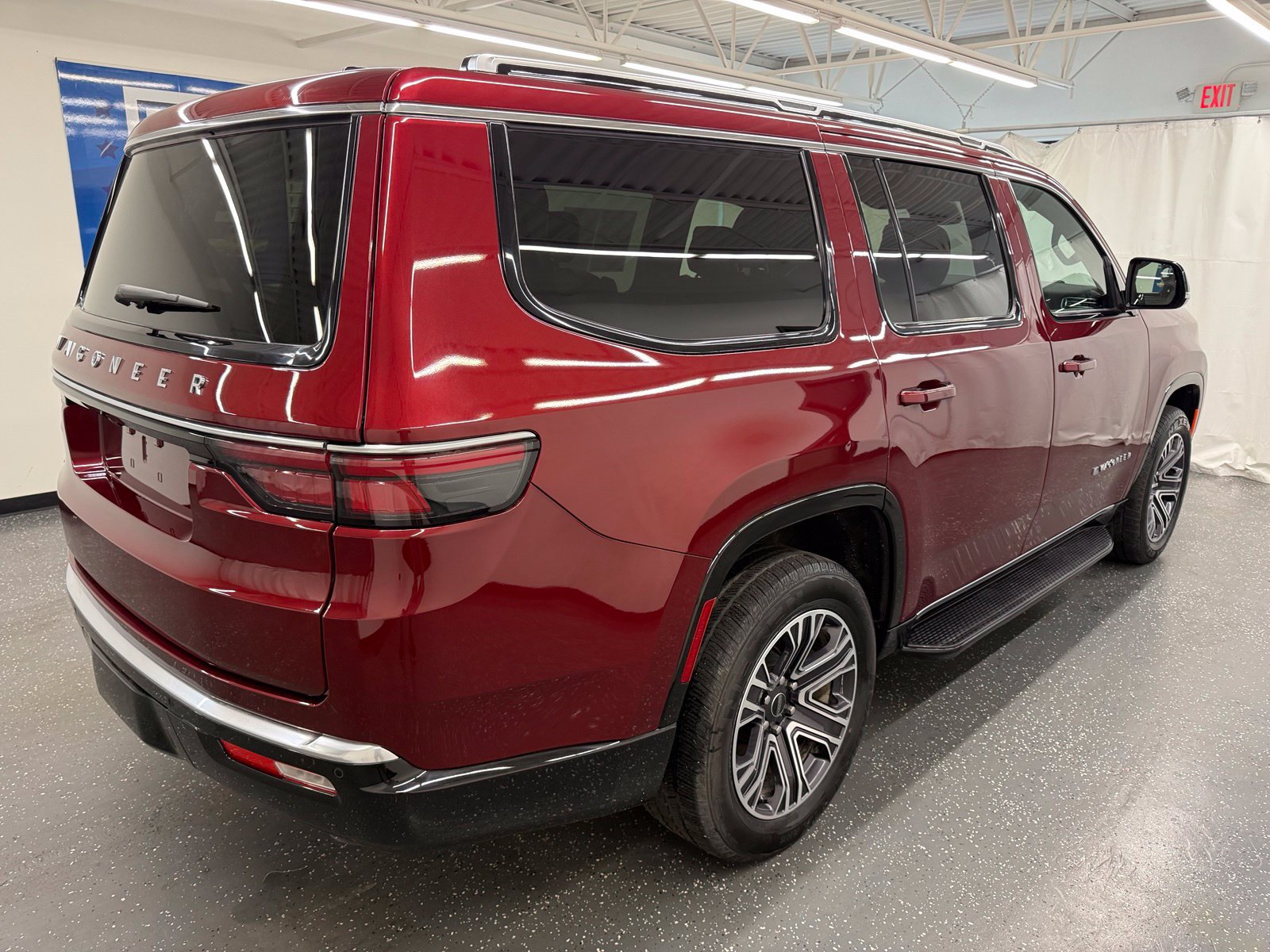 Used 2025 Jeep Wagoneer Series II AWD/4WD image 2