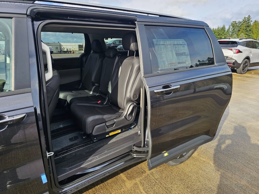 New 2026 Kia Carnival EX image 21
