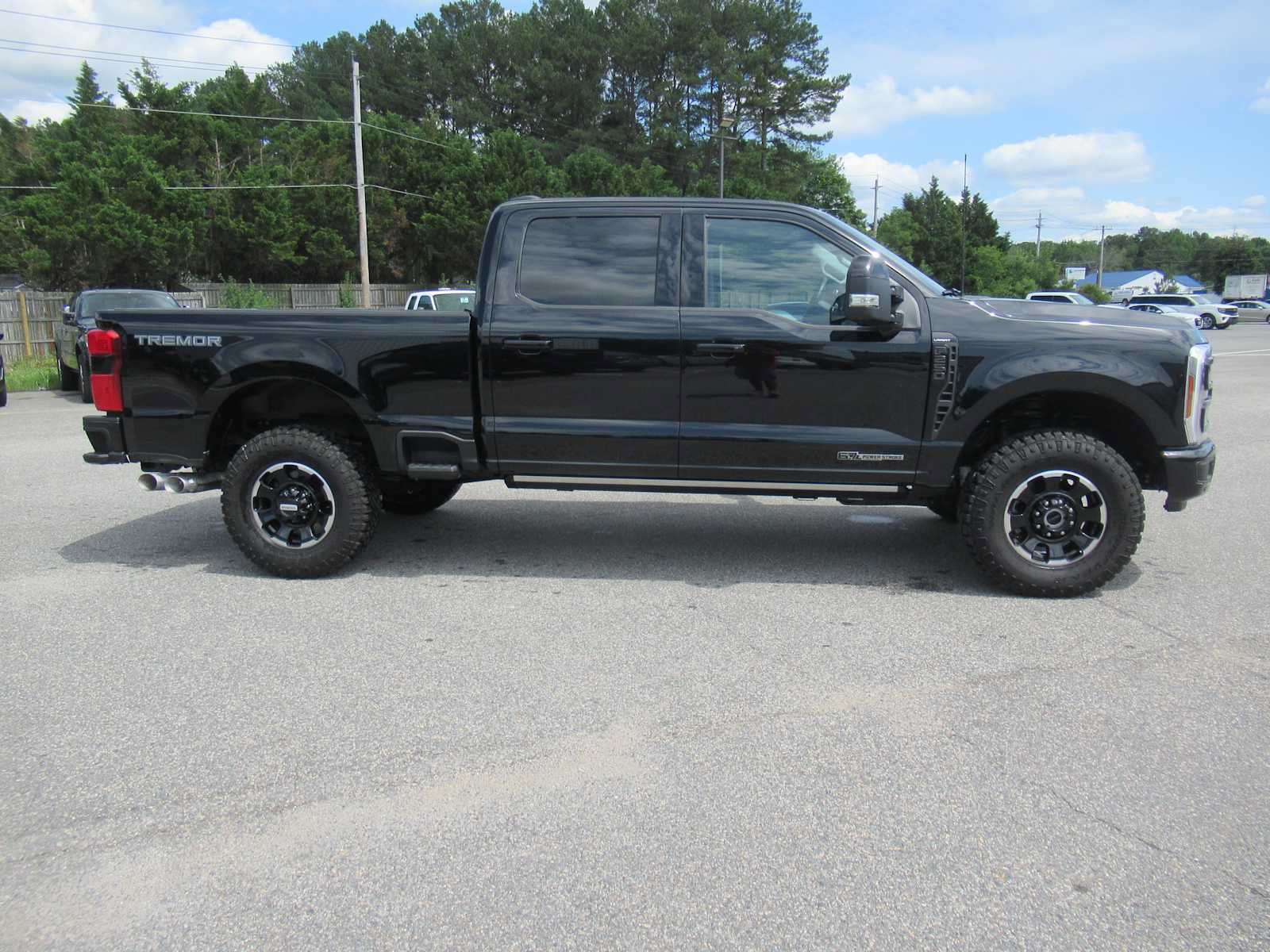 Used 2026 Ford F250 Lariat w/ Tremor Off-Road Package AWD/4WD image 4