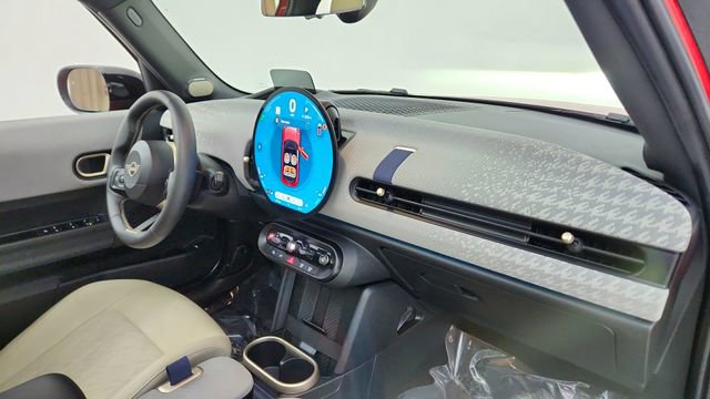 Used 2025 MINI Cooper 4-Door Hardtop image 20