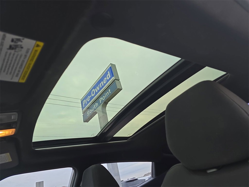 Used 2017 Hyundai Veloster Value Edition image 24