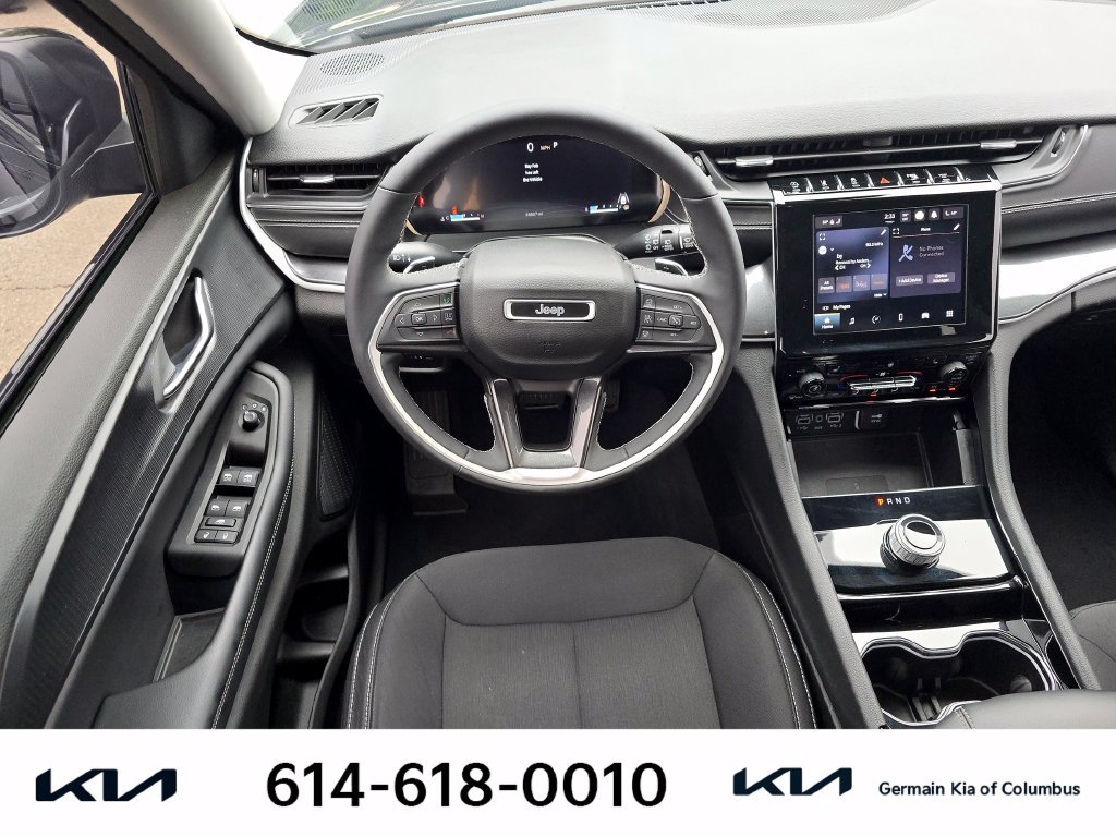 Used 2023 Jeep Grand Cherokee Laredo w/ Luxury Tech Group I AWD/4WD image 16