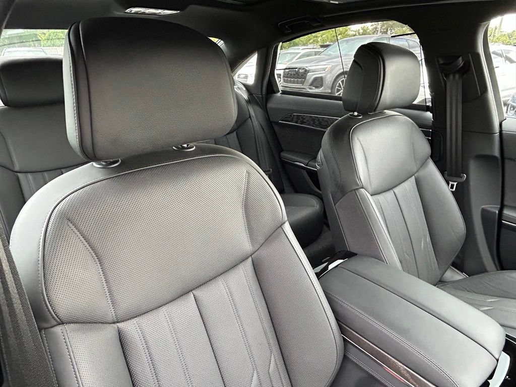 Used 2025 Audi A8 L 3.0T AWD/4WD image 43