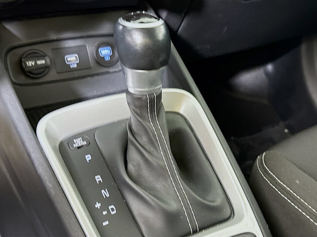 Certified 2021 Hyundai Venue SEL FWD image 10