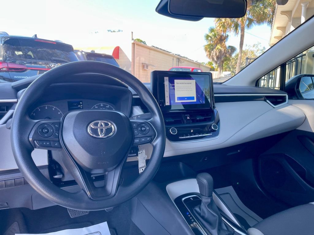 Used 2025 Toyota Corolla LE image 12