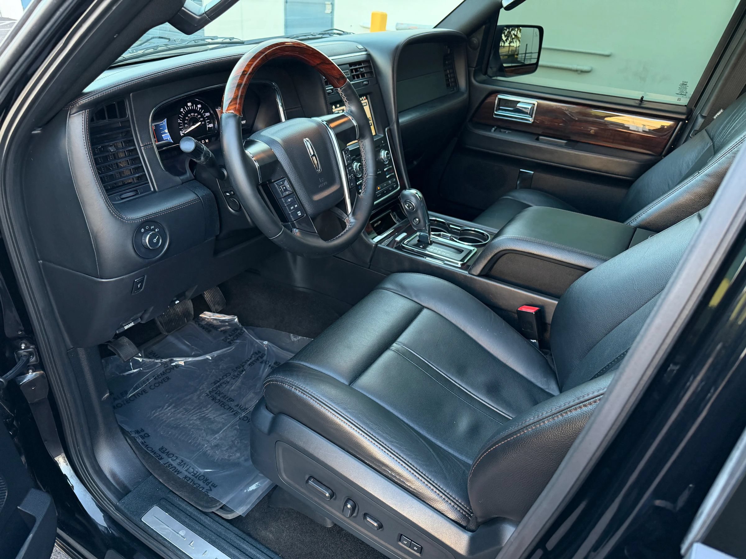 Used 2016 Lincoln Navigator Reserve AWD/4WD image 7