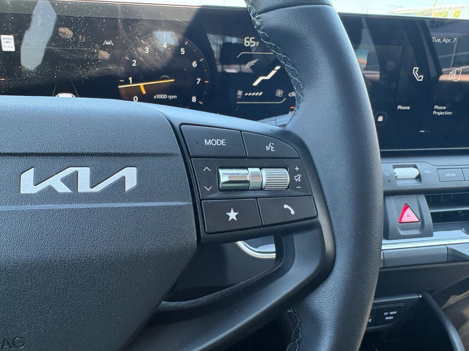 Used 2025 Kia K4 EX image 33