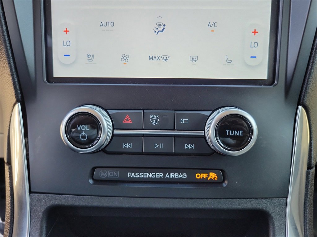 Used 2024 Ford Edge Titanium image 12