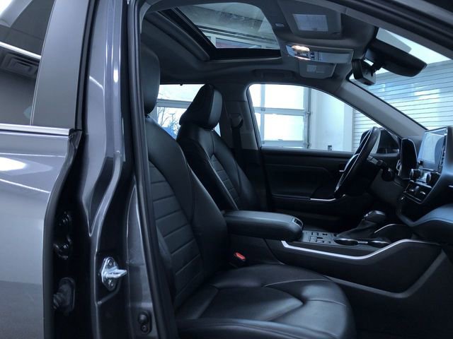 Used 2023 Toyota Highlander XLE image 24