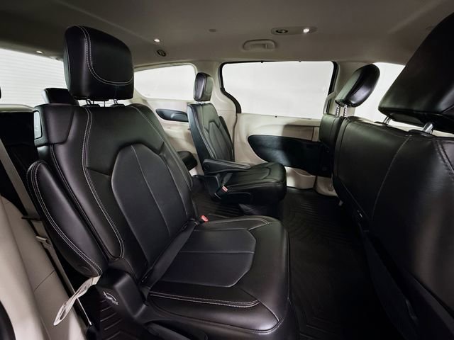 Used 2023 Chrysler Pacifica Touring-L image 25