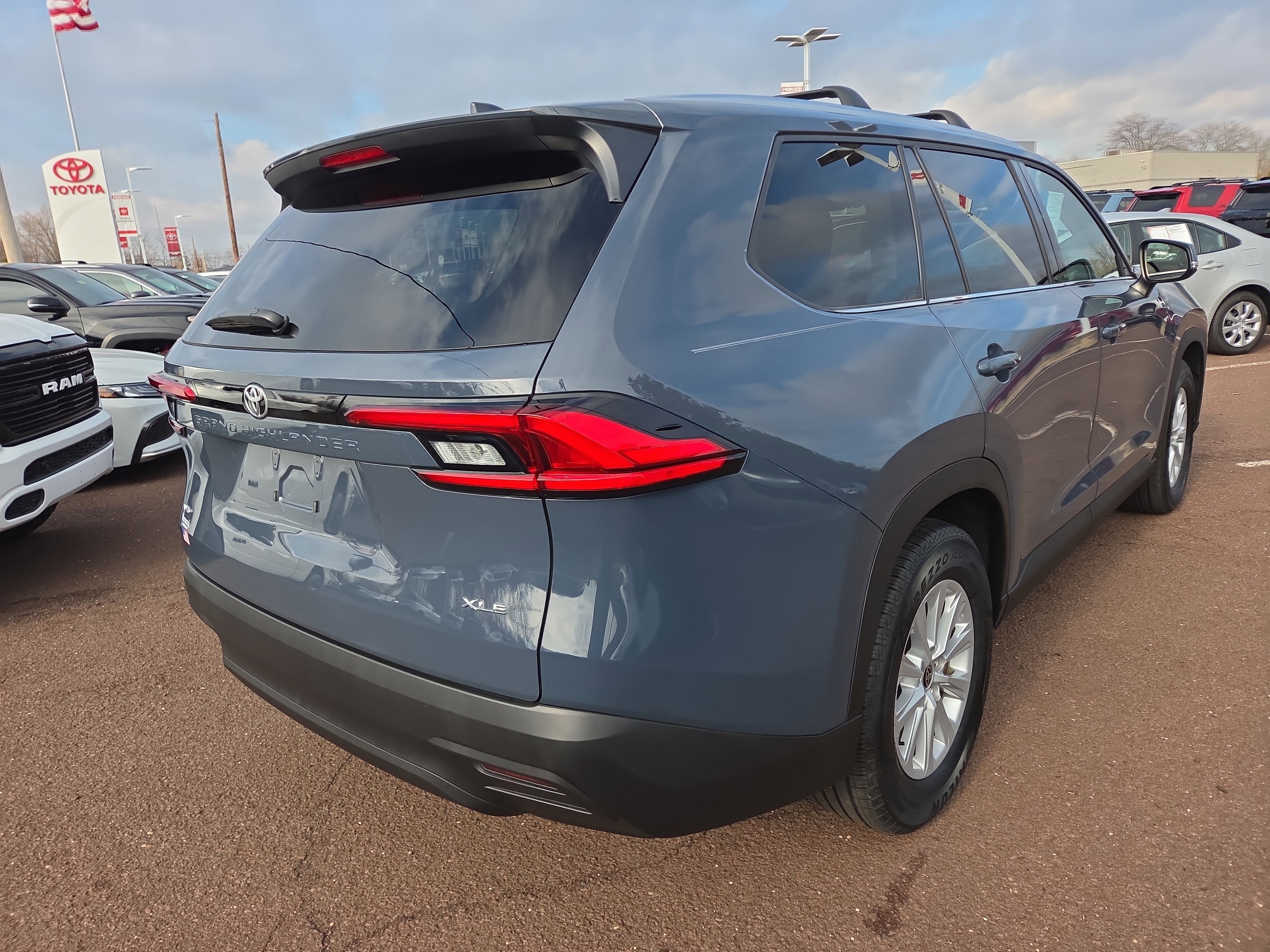 Certified 2024 Toyota Grand Highlander AWD image 3