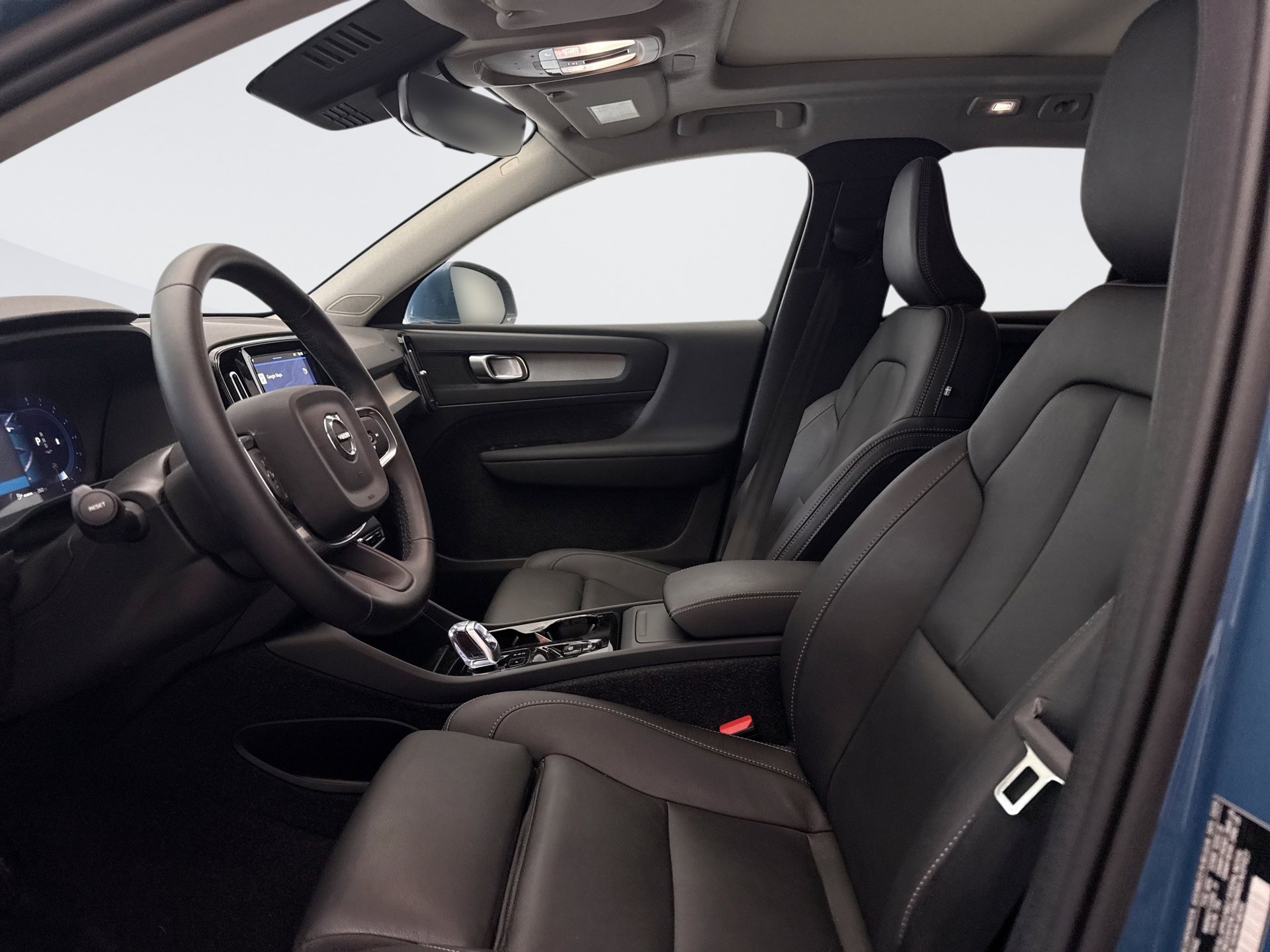 Used 2025 Volvo XC40 B5 Plus AWD/4WD image 9