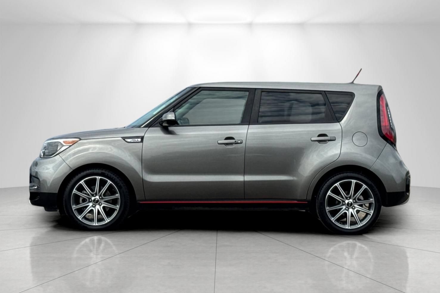 Used 2019 Kia Soul ! FWD image 6