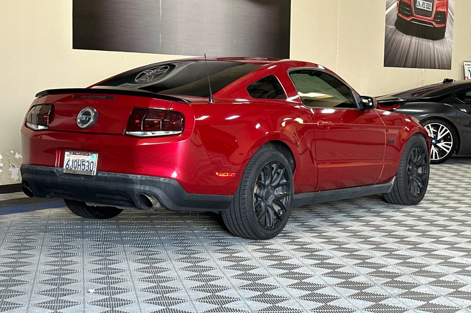 Used 2011 Ford Mustang GT RWD image 4