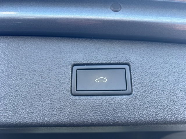 Used 2024 Volkswagen Tiguan SE image 18