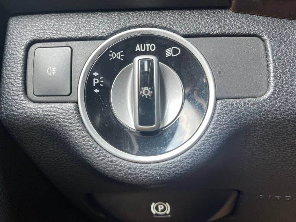 Used 2012 Mercedes-Benz GLK 350 2WD image 24