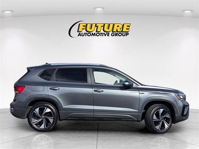 Used 2024 Volkswagen Taos SE image 4