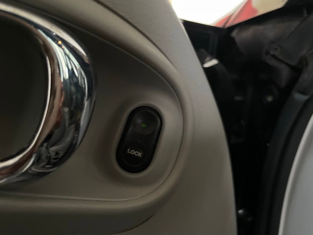 Used 2007 Chrysler PT Cruiser Convertible w/ Spring Special Group image 28