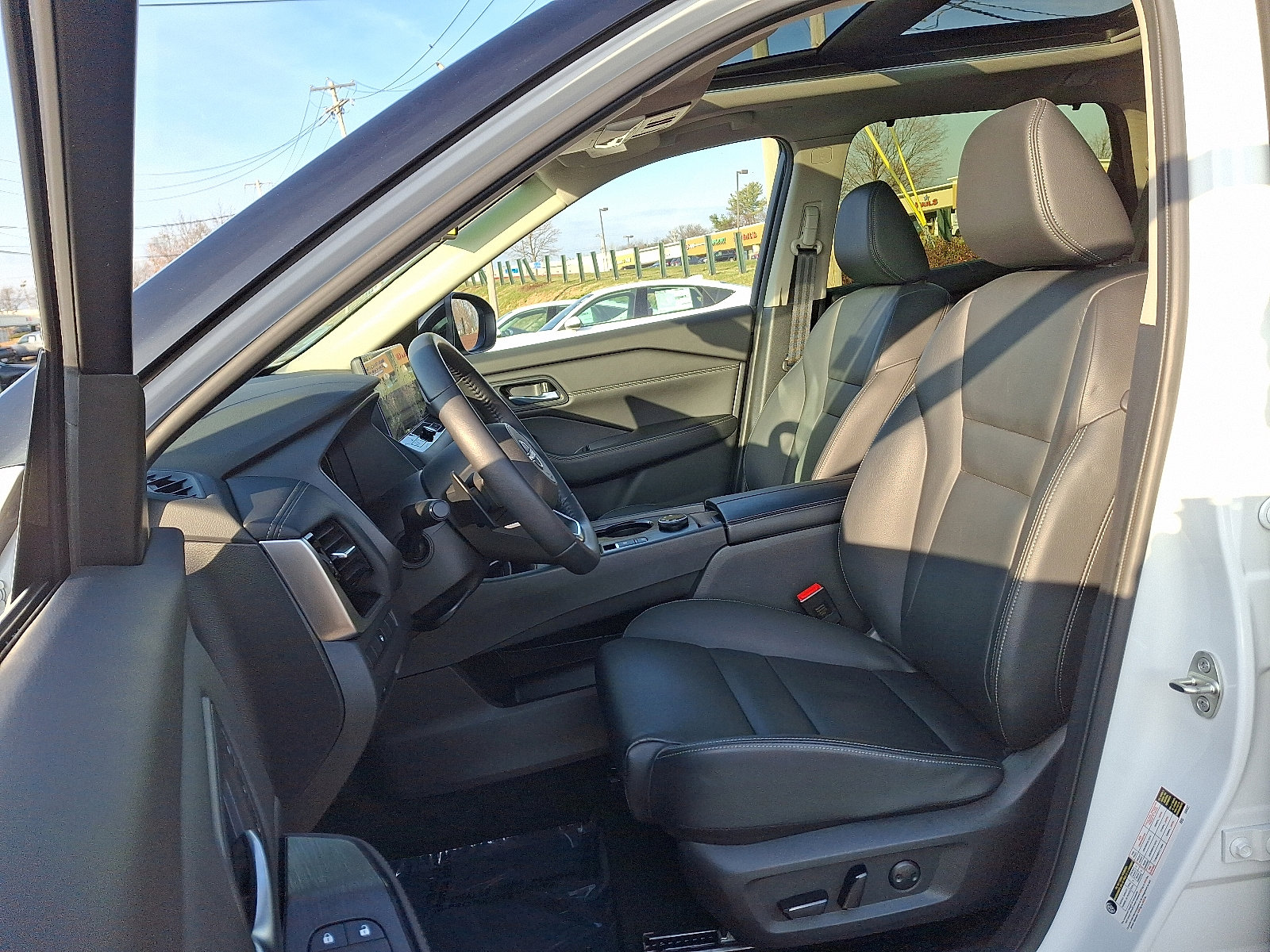 Used 2024 Nissan Rogue SL w/ SL Premium Package image 13