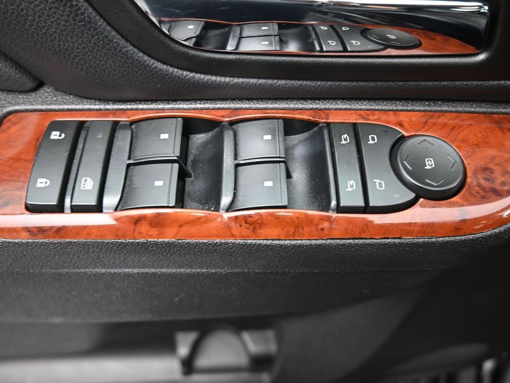 Used 2013 Chevrolet Avalanche LTZ image 21