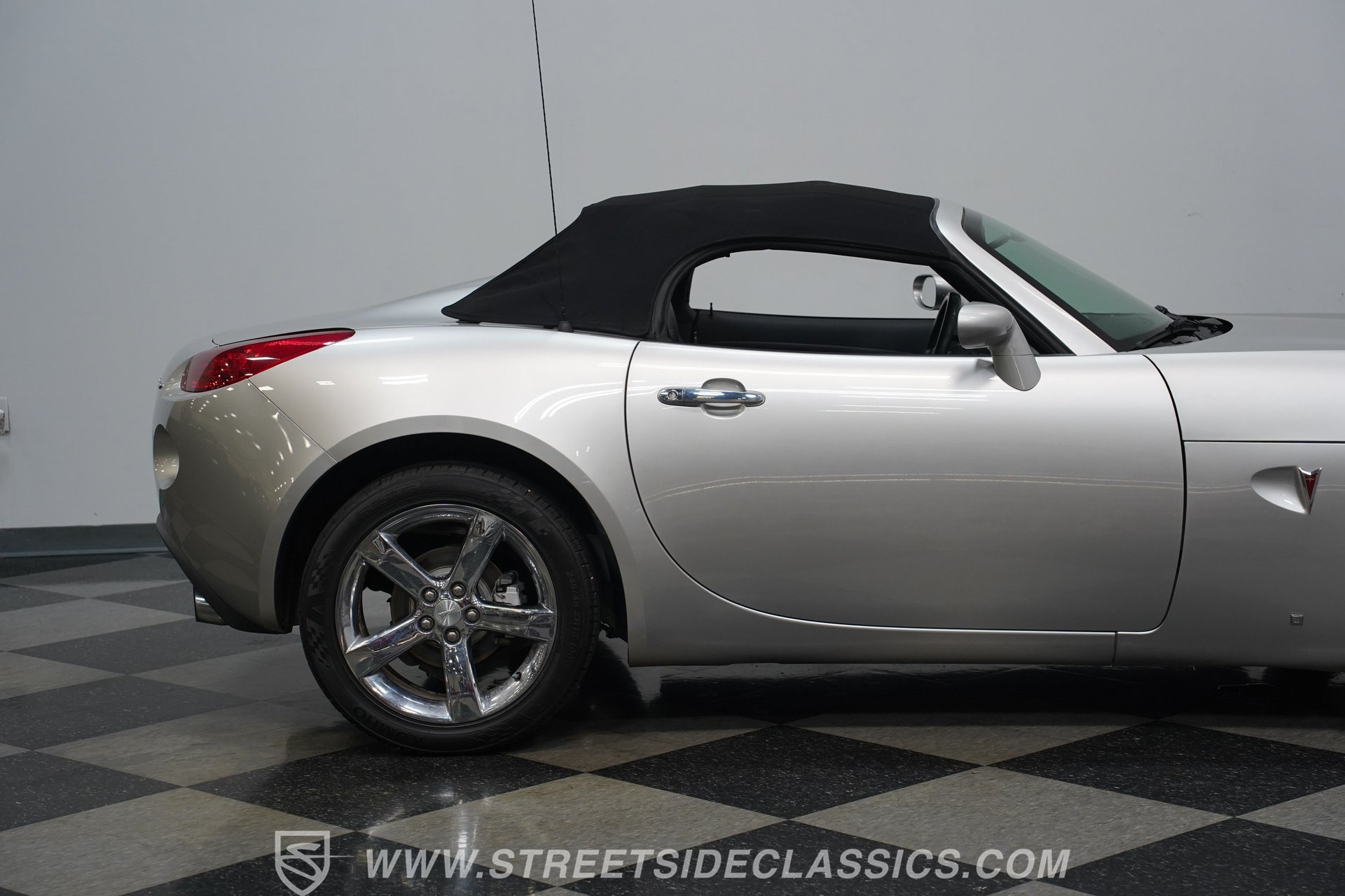 Used 2007 Pontiac Solstice GXP w/ Premium Package RWD image 28