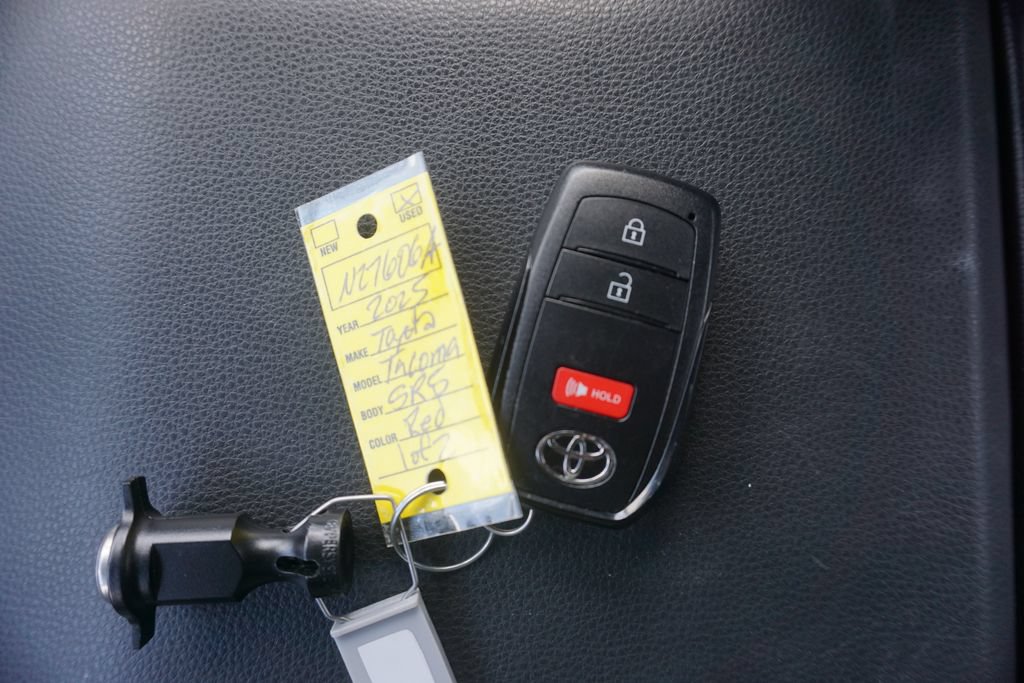 Used 2025 Toyota Tacoma SR5 AWD/4WD image 29