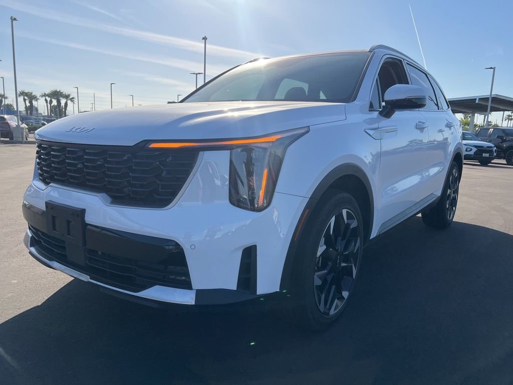 Used 2025 Kia Sorento EX w/ Panoramic Sunroof Package image 3