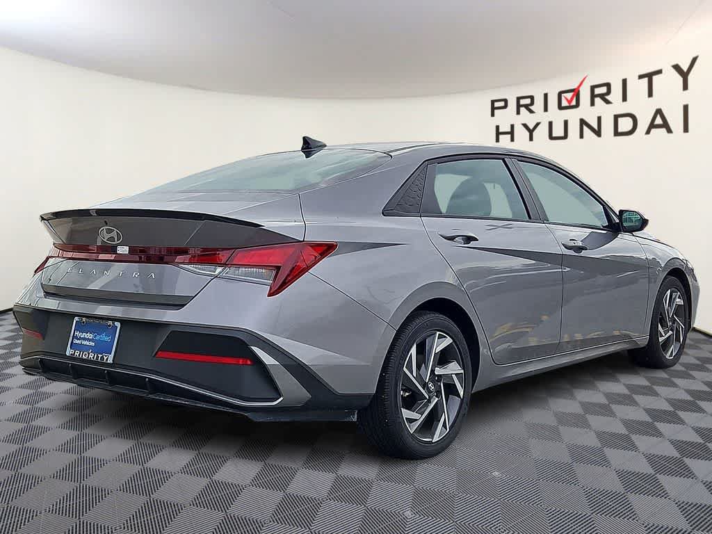 Used 2025 Hyundai Elantra Sport FWD image 4