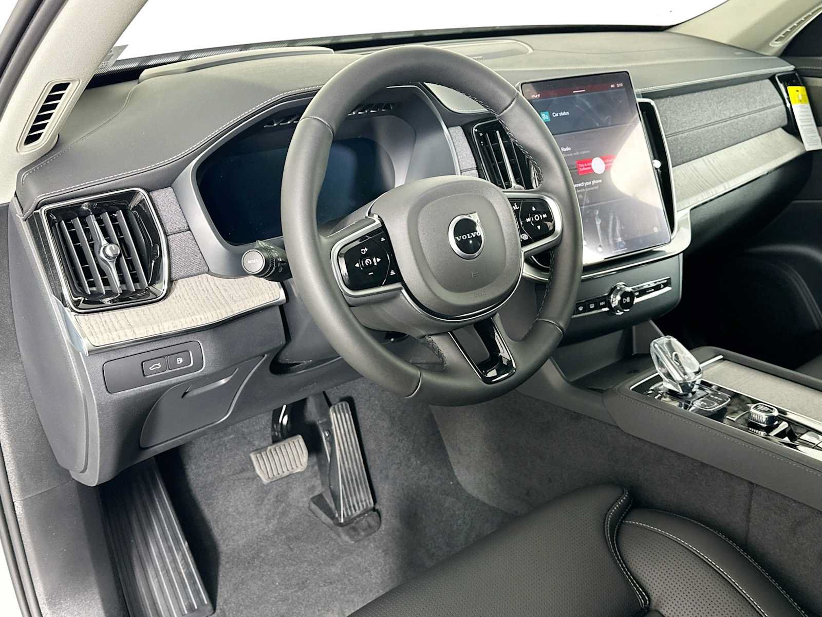 Used 2025 Volvo XC90 T8 Ultra w/ Protection Package Premier AWD/4WD image 9