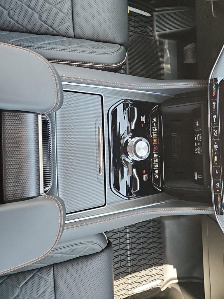 New 2026 Jeep Grand Wagoneer Summit AWD/4WD image 32