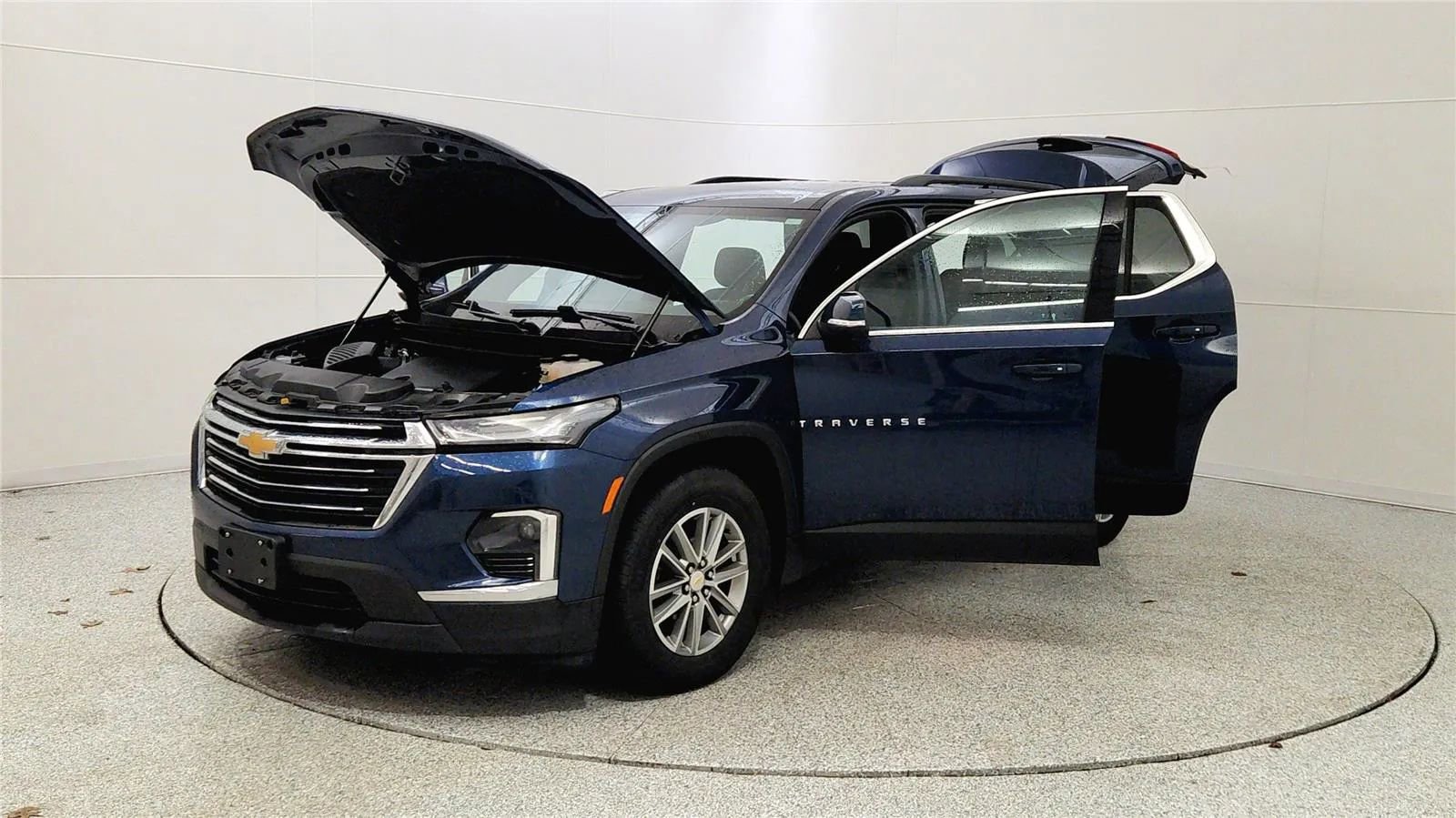 Used 2023 Chevrolet Traverse LT image 10