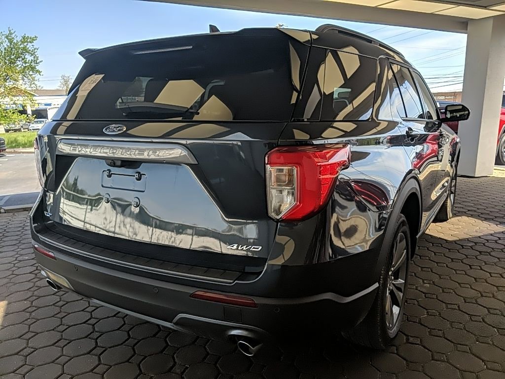 Used 2023 Ford Explorer XLT w/ Equipment Group 202A image 6