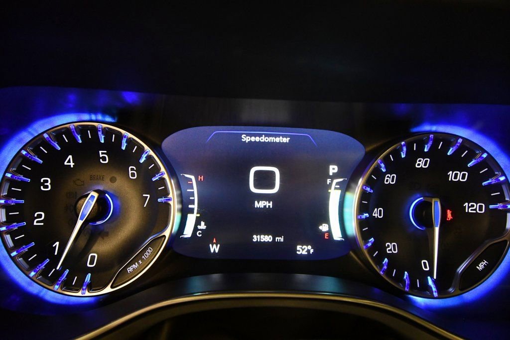 Used 2025 Chrysler Pacifica Limited image 23