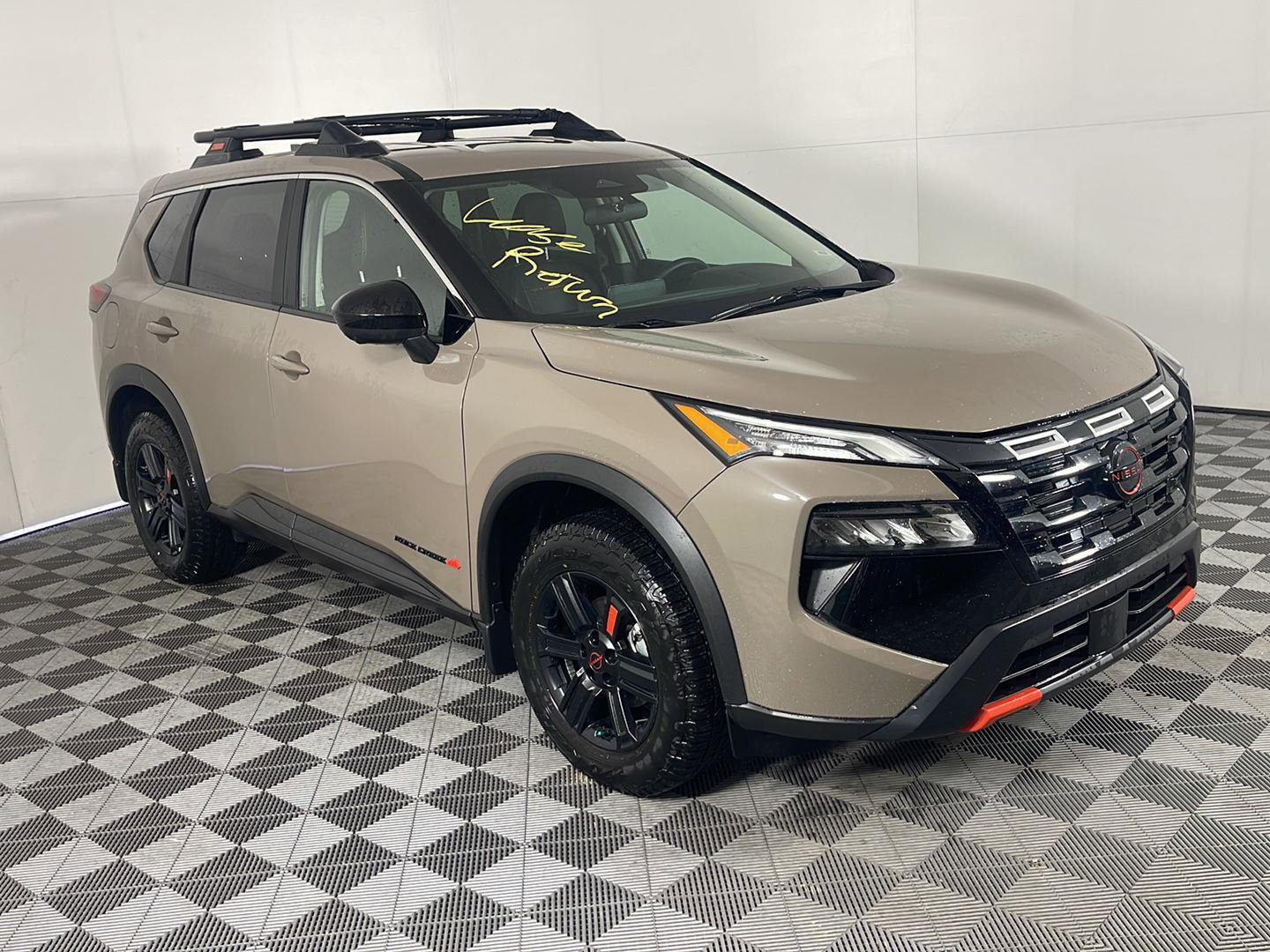 Used 2025 Nissan Rogue SV image 5