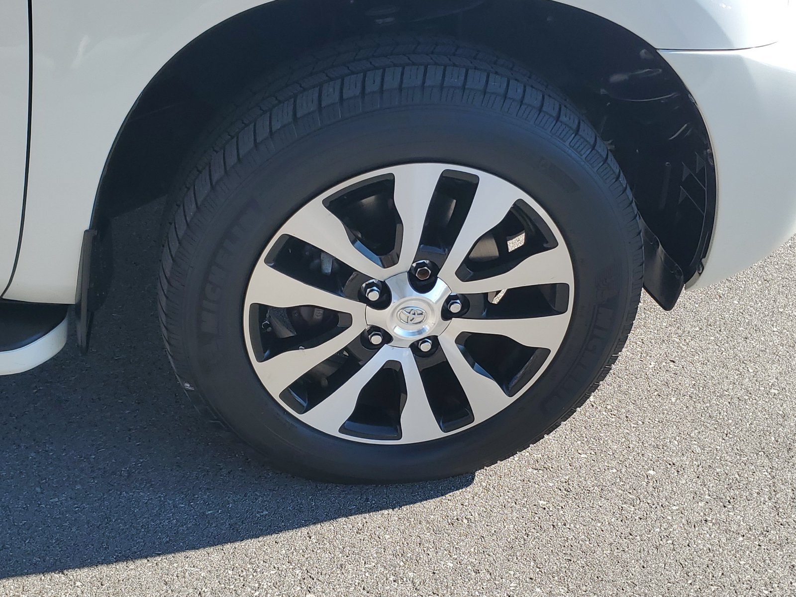 Used 2019 Toyota Sequoia Platinum AWD/4WD image 6