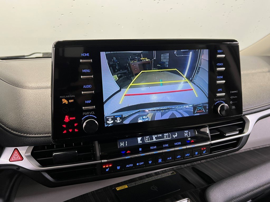 Used 2023 Toyota Sienna Limited image 49