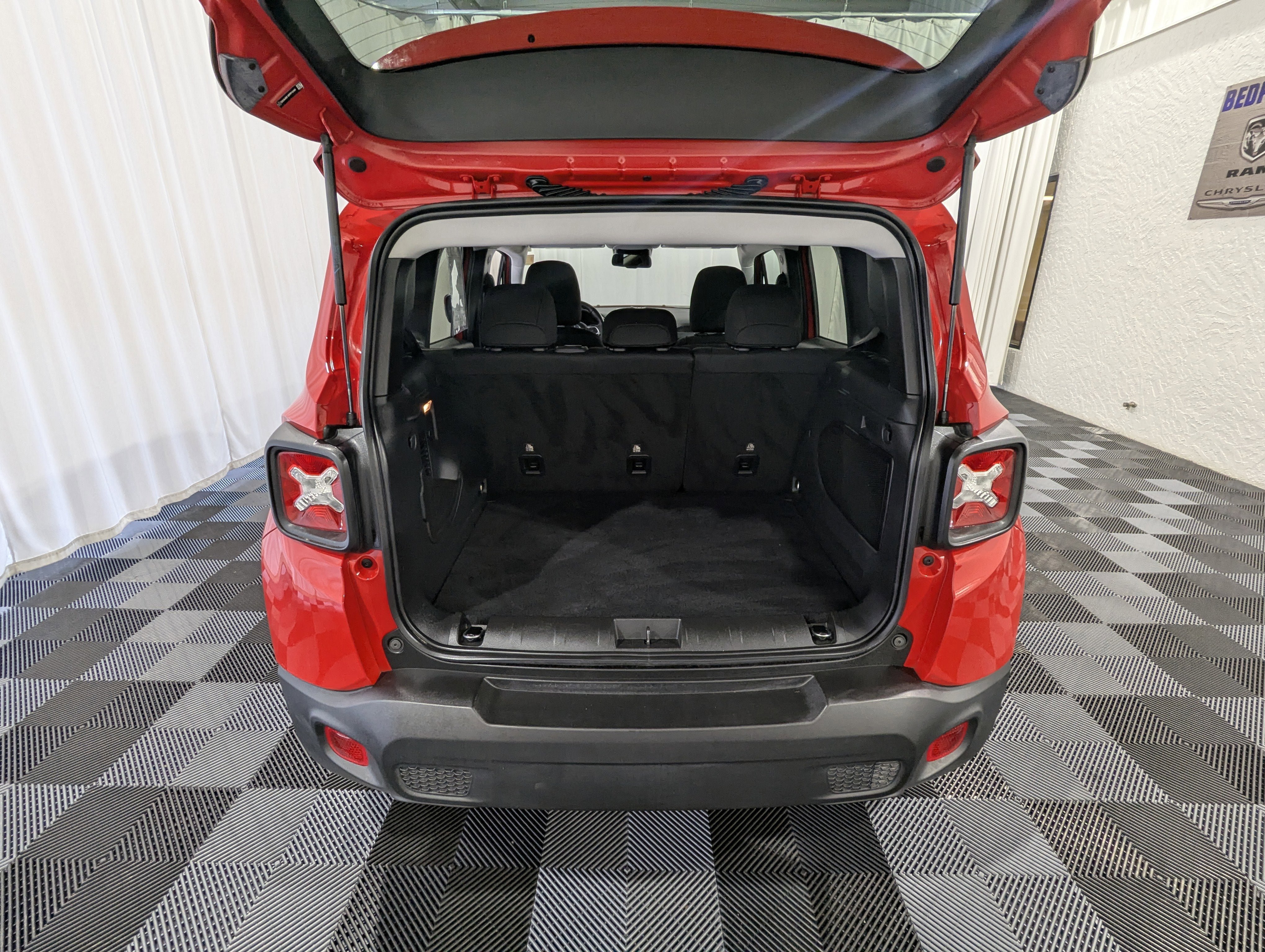 Used 2023 Jeep Renegade Altitude w/ Sun/Sound Group image 8