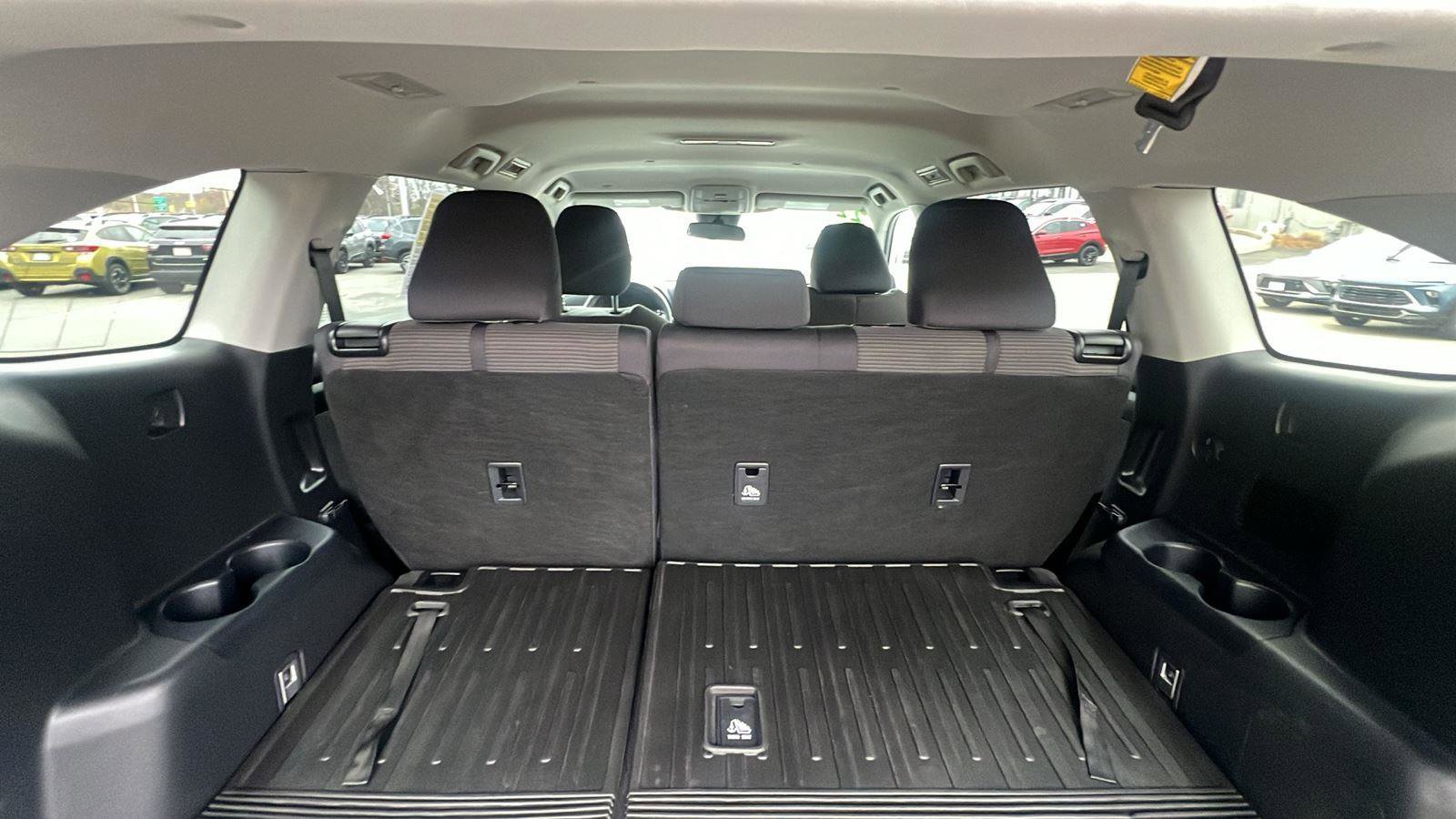 Used 2022 Toyota Highlander LE AWD/4WD image 28