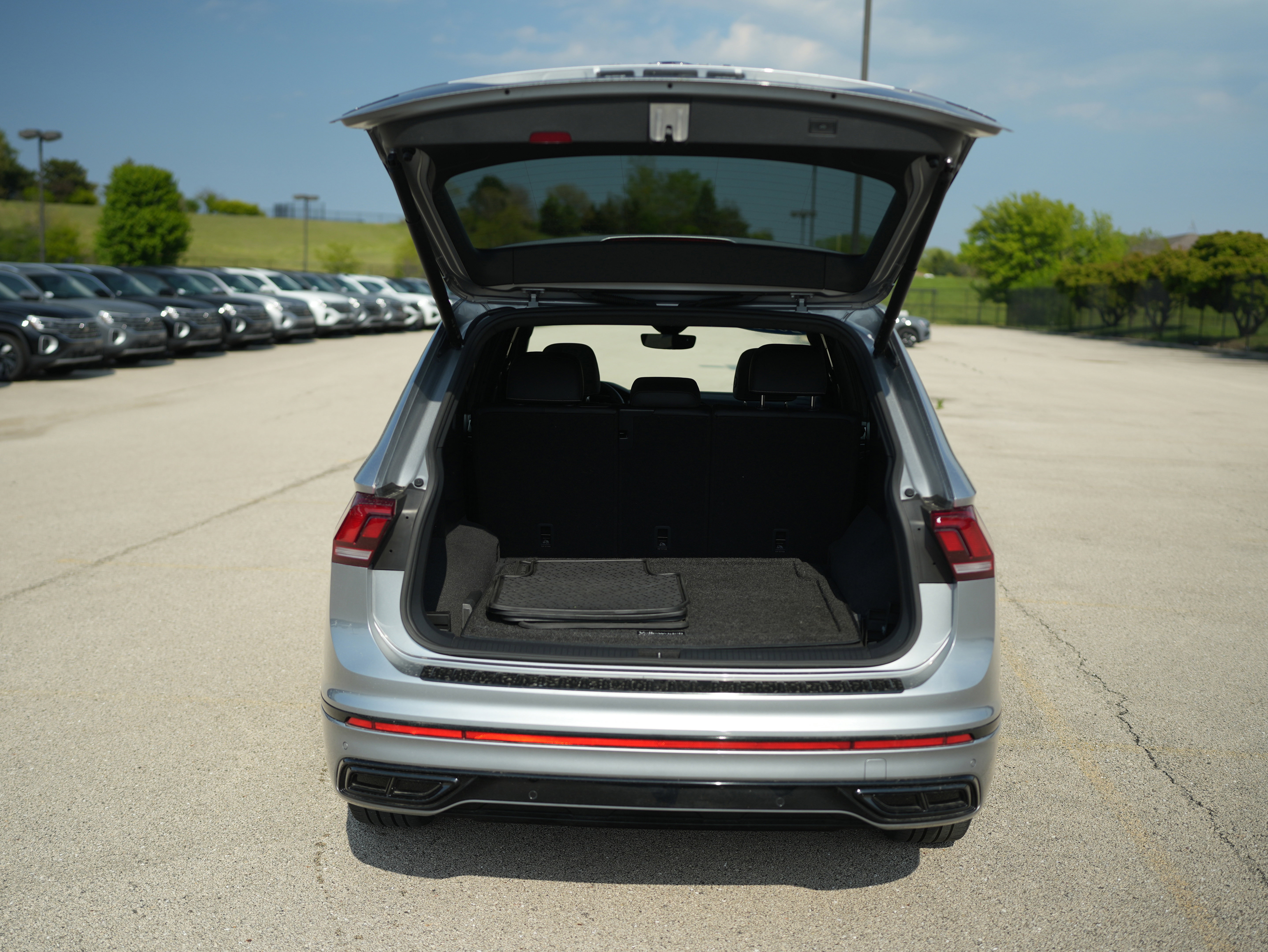 Certified 2022 Volkswagen Tiguan SE R-Line AWD/4WD image 7