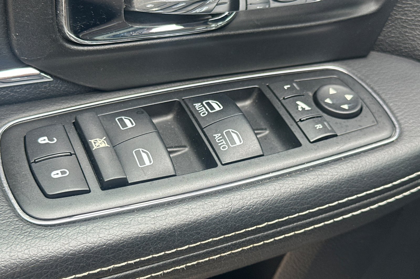 Used 2014 RAM 1500 Laramie w/ Convenience Group AWD/4WD image 13